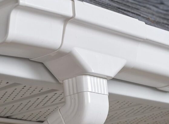 SQUARE GUTTER
Square gutters (also known as Box gutters) offer a contemporary look for modern properties and an increased capacity when compared to the standard Half Round gutters. They are mainly used in homes, commercial and industrial buidings